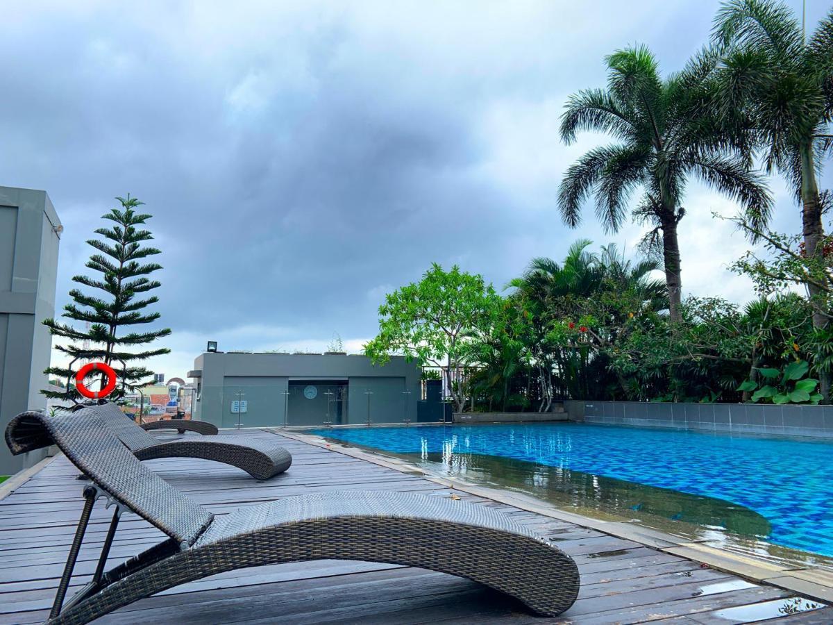 Hotel Santika 3*