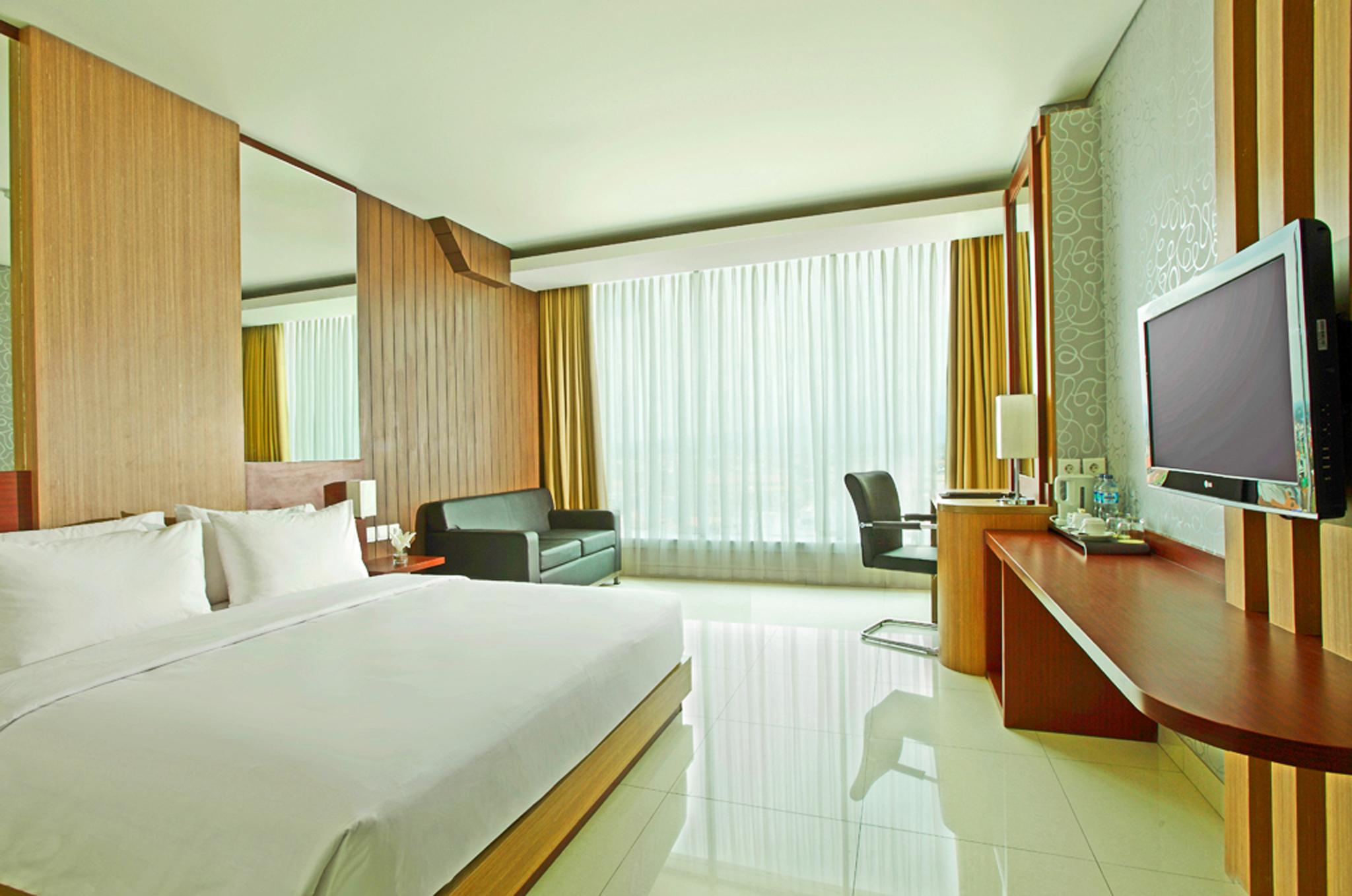 Santika Hotel 3*