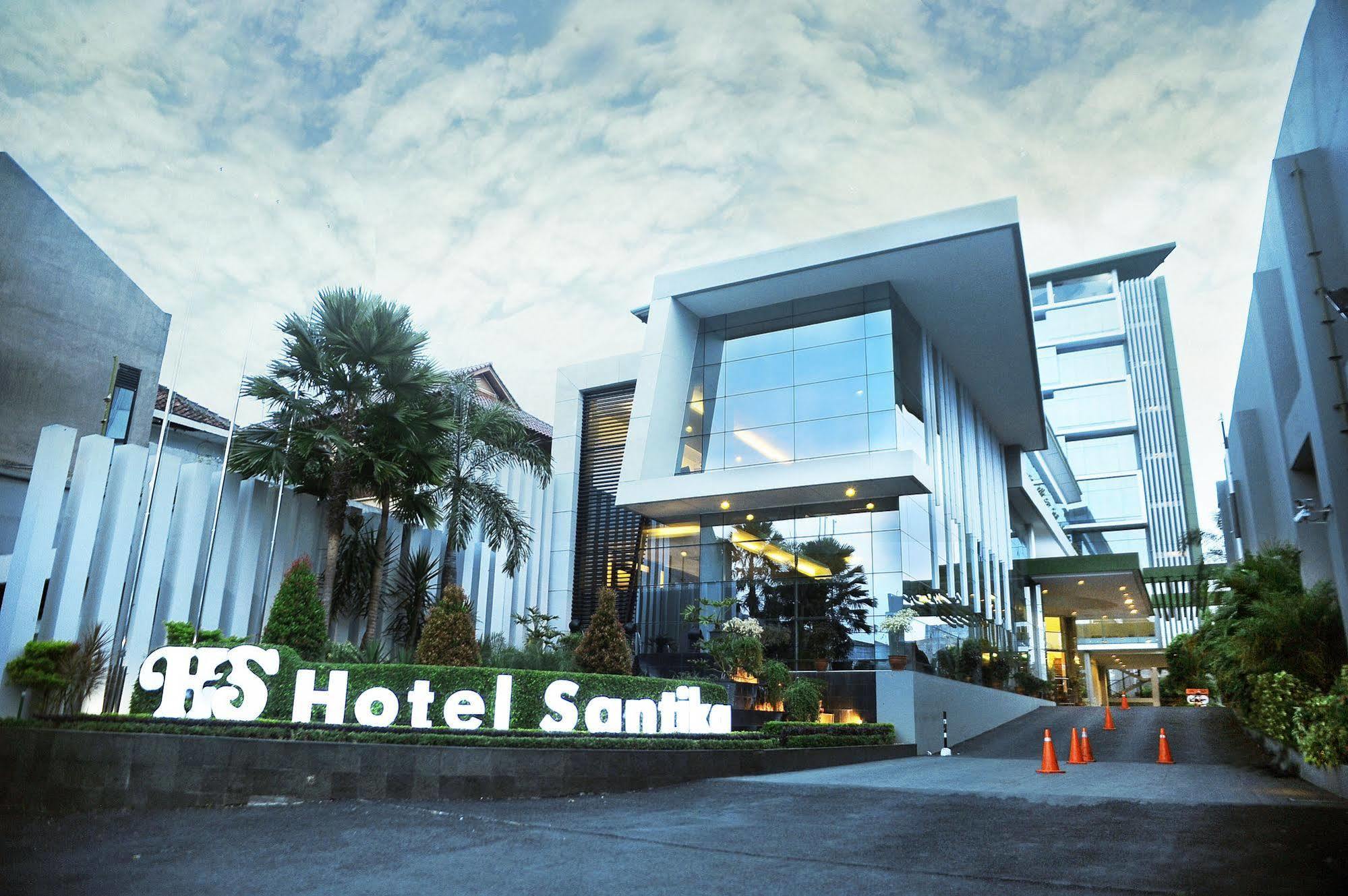 Santika Hotel 3*